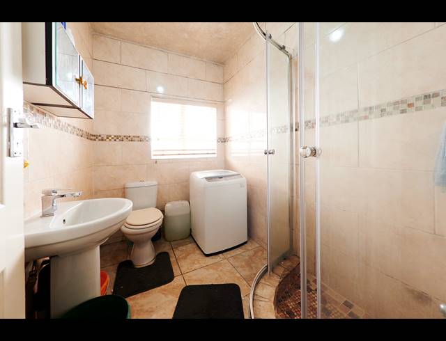 2 BEDROOM APARTMENT FOR SALE IN HALFWAY HOUSE